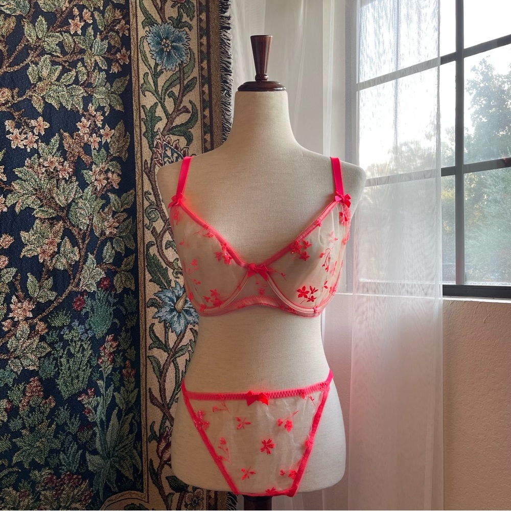 New with Tags Savage x Fenty Hot Pink Floral Lingerie Set, Size XL & 36DDD